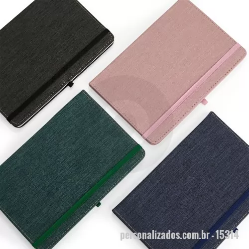 Caderneta personalizada - Caderneta com capa dura em linho, fechamento em elástico, marca-páginas em fita de cetim e porta-caneta elástico. Possui cerca de 80 folhas brancas pautadas.