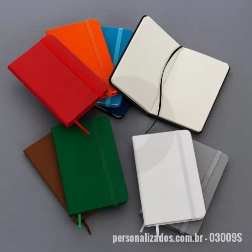 Caderneta personalizada - Descrição: Caderneta com capa emborrachada, marca-páginas em fita de cetim e fechamento em elástico. Possui aproximadamente 80 folhas pardas não pautadas.  Largura :  9 cm  Espessura :  1,4 cm  Comprimento :  14 cm  Medidas aproximadas para gravação (CxL):  7 cm x 12 cm