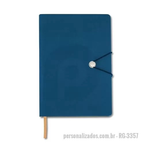 Caderneta personalizada - Caderneta com fecho de pino e elástico de nylon. Capa em material sintético emborrachado, aprox. 96 folhas pardas pautadas.