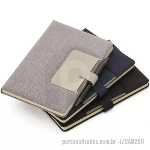 Caderno Capa Dura personalizado - Caderno de anotações com suporte para caneta, fechamento magnética, capa dura em material sintético, miolo 80 folhas pautadas na cor bege. NÃO ACOMPANHA CANETA.