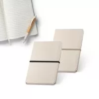 Caderno A5 de capa dura em linho (230 g/m²), com cantos redondos. Com 192 páginas pautadas. 140 x 210 mm
