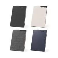 Caderno A5 de capa dura em tecido poliéster 100% reciclado (100% rPET). O interior contém 80 folhas pautadas em papel cor marfim reciclado, fita separadora e suporte de esferográficas no topo do caderno (não inclusa). 148 x 212 mm