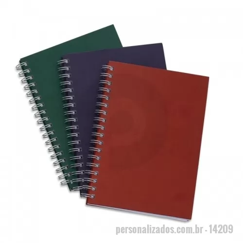 Caderno personalizado - Caderno com capa kraft colorida e espiral prata metálico. Possui aproximadamente 98 folhas brancas pautadas e páginas para: dados pessoais, calendário de 2018 à 2021 e planejamento.