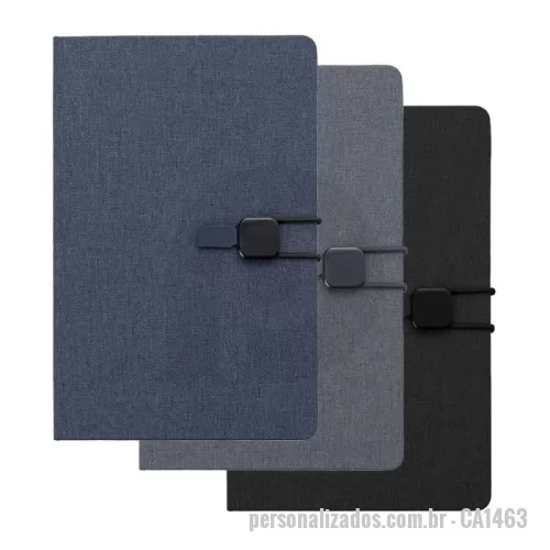 Caderno personalizado - Bloco de anotações com capa dura em tecido de poliéster. Miolo com 80 folhas pautadas na cor bege. Possui elástico lateral com detalhe em couro sintético para fechamento do caderno.  Altura :  21,4 cm  Largura :  14,4 cm  Espessura :  1,5 cm  Medidas aproximadas para gravação (CxL):  12 cm x 8 cm  Peso aproximado (g):  292