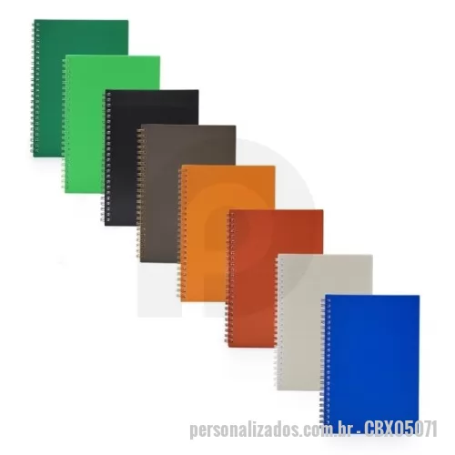 Caderno personalizado - Caderno Personalizado - CBX05071 - Caderno A5 prático e resistente, ideal para anotações do dia a dia. Possui capa dura em plástico PP, com acabamento limpo e wire-o metálico que permite abrir as páginas facilmente e mantê-las firmes. Contém cerca de 80 folhas brancas pautadas, oferecendo espaço suficiente para suas ideias, estudos ou reuniões.  Altura: 21,2 cm  Largura: 15 cm  Espessura: 1,5 cm  Área para gravação: 20,5 cm x 13 cm  Peso aproximado: 207 g - 176029 - Caderno