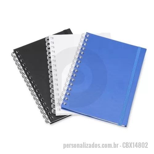 Caderno personalizado - Caderno Personalizado - CBX14802 - Organize seu ano com estilo e praticidade! Nosso caderno planner conta com capa cartonada resistente e fechamento em elástico para manter tudo seguro. Com aproximadamente 62 folhas cuidadosamente estruturadas, ele inclui páginas para dados pessoais, calendários completos de 2024 e 2025, planejamento anual, definição de objetivos e metas, controle financeiro e espaço para registrar suas resoluções. Tudo pensado para ajudar você a alcançar suas metas de forma eficiente e organizada.  Altura: 21 cm  Largura: 15,8 cm  Espessura: 1,9 cm  Área para gravação: 20 cm x 13 cm  Peso aproximado: 215 g - 176032 - Caderno