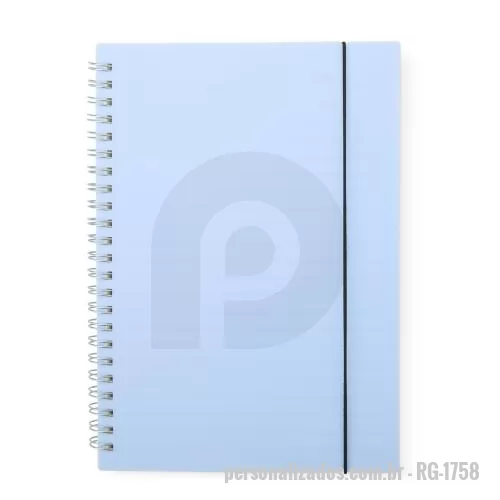 Caderno personalizado - Caderno A5 com capa plástica e elástico para lacre, contém aproximadamente 80 folhas marfim com pauta.