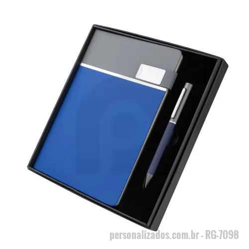 Caderno personalizado - Kit escritório contendo caderno A5 com capa dura em PU cinza com detalhes em PU colorido e linhas prateadas, 80 folhas pautadas em papel 70g/m², fechamento magnético com placa metálica e caneta metálica na cor do produto. Acompanha estojo presenteáve
