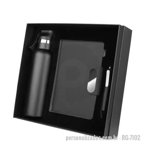 Caderno personalizado - Kit escritório contendo caderno A5 com capa dura em RPET e detalhes metálicos, com 80 folhas pautadas em papel 70g/m². Garrafa térmica de 650ml (exterior 201/exterior 304) e tampa plástica com detalhe em bambu e alça em silicone. Acompanha caneta em 