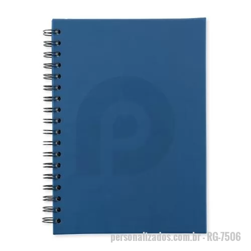 Caderno personalizado - Caderno com capa dura de acabamento emborrachado e encadernação Wire-O. Conta com aproximadamente 105 folhas brancas, sendo cerca de 86 pautadas e aproximadamente de 19 folhas dedicadas para o preenchimento de dados pessoais, calendários de 2026 até 