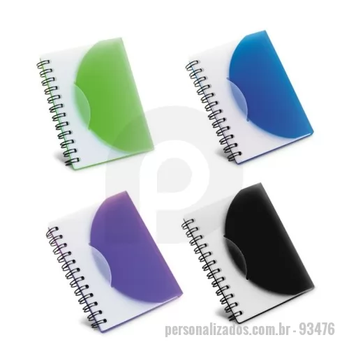 Caderno personalizado - Caderno A7 personalizado com espiral, capa semi-rígida em polipropileno (PP) e 80 folhas lisas, ideal para anotações rápidas, recados, rascunhos e uso diário. Compacto e leve, cabe facilmente em bolsas, mochilas, pastas e kits corporativos. Excelente opção para brindes promocionais, eventos, feiras, treinamentos, campanhas, kits de onboarding e ações com clientes e colaboradores. A capa colorida oferece bom espaço para aplicação de logotipo ou identidade visual da empresa, tornando o produto um brinde econômico, útil e de fácil distribuição. Medidas aproximadas: 7,8 x 10,8 cm.