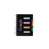 Caderno pequeno com 4 divisórias e abas para identificações, capa plástica com wire-o metálico. Contém aproximadamente 103 folhas marfins e folha inicial com tarjas para organizar e identificar as divisórias.  Tamanho: Altura: 14,5 cm, Largura: 12,3 cm, Espessura: 1,4 cm.  Personalização na capa em Silkscreen.