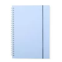 Caderno A5 com capa plástica e elástico para lacre, contém aproximadamente 80 folhas marfim com pauta.