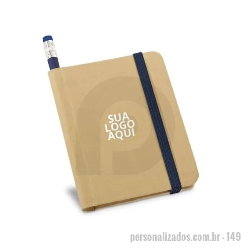 Caderno reciclado personalizado - Caderno A7 com Lápis Personalizado .  Caderno A7 com capa dura em cartão, contendo 70 folhas lisas em papel reciclado, é um brinde prático e eco-friendly. Acompanha um lápis com borracha na ponta, ideal para anotações rápidas e correções imediatas. Com dimensões de 82 x 105 mm, este conjunto é perfeito para brindes corporativos e brindes para empresa, oferecendo uma solução sustentável e elegante para promover sua marca