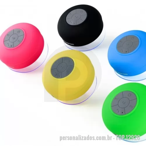 Caixa de som a prova d água personalizada - Caixa de Som Multimídia à prova D’Água emborrachada com ventosa(pode ser removida). Possui play/pause no centro e botão com desenho de telefone deve ser apertado para atender ligações. Compátivel com Iphone, Ipad, Ipod, aparelhos de celular e tablets.