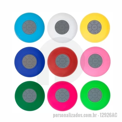 Caixa de som a prova d água personalizada - Caixa de Som Multimídia à prova D’Água emborrachada com ventosa(pode ser removida). Possui play/pause no centro e botão com desenho de telefone deve ser apertado para atender ligações. Compátivel com Iphone, Ipad, Ipod, aparelhos de celular e tablets. Acompanha cabo.  Altura: 8,5cm Largura: 8,5 cm Espessura: 4,9 cm