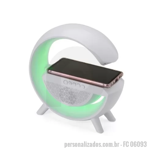 Caixa de Som com Bluetooth personalizada - Caixa de som com carregador por indução e luminária. Possui 6 modos de iluminação, opera nos modos bluetooth, rádio FM, auxiliar P2, USB e TF (cartão MicroSD). Para desfrutar do carregamento por indução (sem fio) é fundamental que o celular possua a tecnologia QI, o produto só armazena bateria para funcionamento próprio, para funcionar a indução precisa estar conectado a uma fonte de energia.