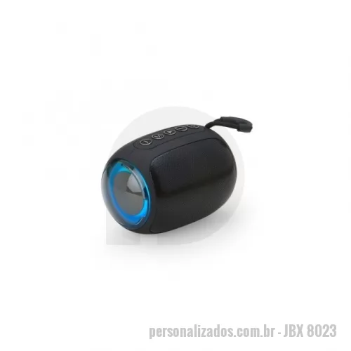 Caixa de Som com Bluetooth personalizada - Caixa de som Bluetooth com conectividade TWS, que permite sincronizar duas caixas de som em uma, aumentando a potência sonora. Possui iluminação RGB que se ajusta conforme a batida da música, entrada para cartão TF (MicroSD), pendrive, DC 5V e entrada auxiliar P2. A base é de silicone antiderrapante. Acompanha cordão de nylon e cabo USB-V8.