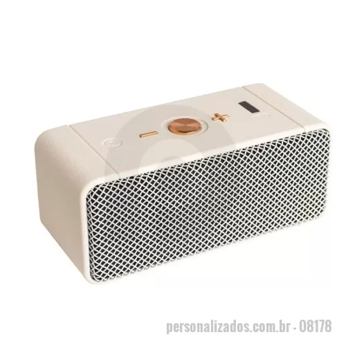 Caixa de Som com Bluetooth personalizada - Descrição: Curta suas músicas e rádios com qualidade e praticidade com nossa caixa de som multimídia. Compacta e potente, possui som incrível e acabamento em plástico, oferecendo durabilidade e um design moderno. O visor exibe o status de carregamento, e o cabo tipo-C incluso garante carregamento rápido e prático. Ideal para qualquer ambiente, a caixa de som proporciona uma experiência sonora incrível, combinando estilo e desempenho em um único item. Além disso, conta com entrada P2 para conectar dispositivos sem Bluetooth, entrada TF para reprodução direta de músicas por cartão de memória e modo TWS que permite sincronizar duas caixas para criar uma experiência sonora completa.  Altura :  6,3 cm  Largura :  15 cm , Peso aproximado (g):  340
