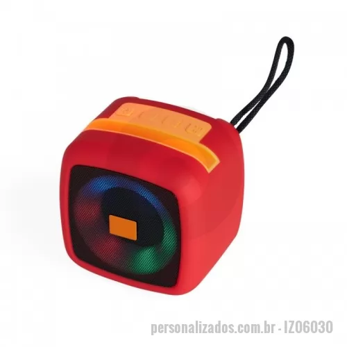 Caixa de som para PC ou iPod ou MP3 personalizada - Caixa de som multimídia com conectividade TWS, luzes RGB e suporte para celular. Material plástico com base antiderrapante. Operante nos modos bluetooth, rádio FM, auxiliar P2, pen drive e cartão TF (MicroSD). A tecnologia TWS sincroniza duas caixas de som em uma só, aumentando a potência sonora. Acompanha cordão de nylon e cabo USB-V8