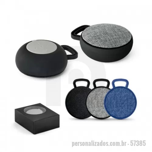 Caixa de som personalizada - Caixa de som com microfone em ABS e tecido em poliéster. Com gancho e acabamento emborrachado. Transmissão por bluetooth, potência de 3W/4? e autonomia até 3 h. Função para atender chamadas, controle de volume e conexão à playlist do dispositivo móvel. Incluso cabo para carregamento. Fornecida em caixa presente. ø90 x 40 mm | Caixa: 115 x 95 x 45 mm