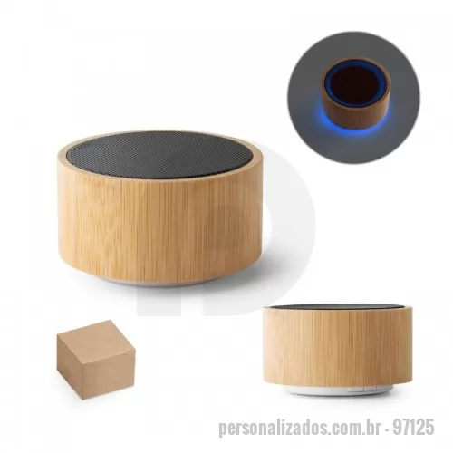 Caixa de som personalizada - Caixa de som em bambu e ABS. Possui transmissão sem fios BT v5.0 para se conectar ao seu dispositivo móvel. Tem bateria com potência de 3W e capacidade até 300 mAh que permite autonomia aproximada de 2 horas. Fornecido em caixa presente de papel kraft. Ø74 x 42 mm