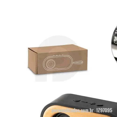 Caixa de som personalizada - Caixa de som portátil com microfone, em bambu e ABS 100% reciclado com potência de 3W e transmissão sem fios BT v5.0. Autonomia aproximada de 5h com uma bateria de 1200 mAh. Fornecido em caixa presente de papel kraft reciclado. A cor e o resultado da impressão nos materiais naturais pode variar entre produtos. 135 x 40 x 65 mm