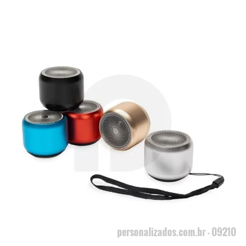 Caixa de som personalizada - Descrição: Caixa de som com estrutura em metal e plástico. Possui base emborrachada com botão liga/desliga, conexão Bluetooth 5.0, autonomia de reprodução estimada de até 2 horas e meia e entrada USB-C para carregamento. Acompanha cordão de nylon e cabo USB-C.  Altura :  3,6 cm  Largura :  4,4 cm  Circunferência :  14 cm  Medidas aproximadas para gravação (CxL):  1,5 cm x 4 cm