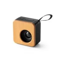 Caixa de som portátil com microfone, em bambu e ABS 100% reciclado, com potência de 3W e transmissão sem fios BT v5.0. Autonomia aproximada de 4h com uma bateria de 500 mAh. Fornecido em caixa presente de papel kraft. A cor e o resultado da impressão nos materiais naturais pode variar entre produtos.