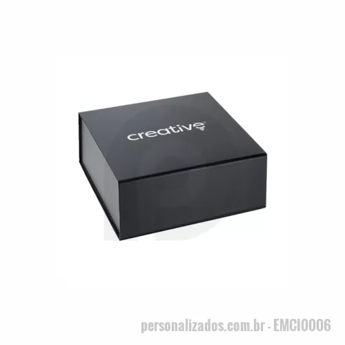 Caixa personalizada - Fabricada em papel paraná, combina resistência e leveza, sendo uma opção versátil para montagem de diferentes kits. Dobrável com fitas dupla face para fixação das laterais e fechamento com ímã. Com design funcional e elegante, possui amplo espaço para presentear com estilo, agregando valor ao presente.