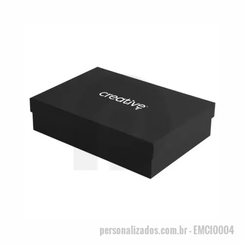 Caixa personalizada - Produzida em papel Paraná revestida com papel colorido, essa caixa combina resistência com um acabamento sofisticado — ideal para diversas ocasiões. Seu formato retangular com tampa é funcional acomoda perfeitamente kits que podem ser montados de diferentes formas e com produtos diversos. A estrutura rígida garante proteção, valorizando ainda mais o presente.