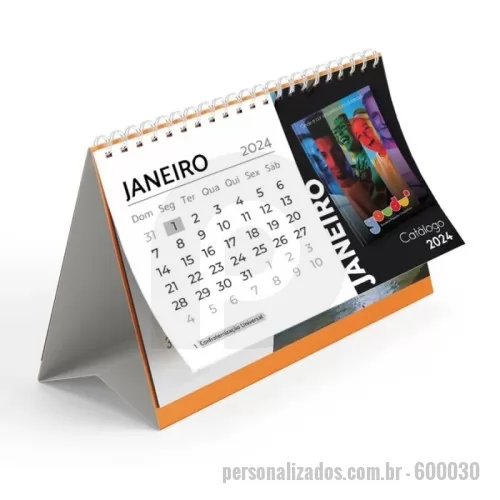 Calendário de mesa personalizado - Calendário de Mesa. Base: Formato: L 17,8 x A 14 x P 6 cm Impressão: Externa Cores: 4x0 (colorido) Papel: Cartão 300g Acabamento: vinco Área Visível: 17,8 x 1,5 cm Extras: Sem Extras Miolo: Formato: 17,8 x 12,2 cm Páginas: 14 Páginas (7 vias) Cores: 4x4 (colorido) Papel: Couché Fosco 150g Layout: Padrão Encadernação: Wire-o preto
