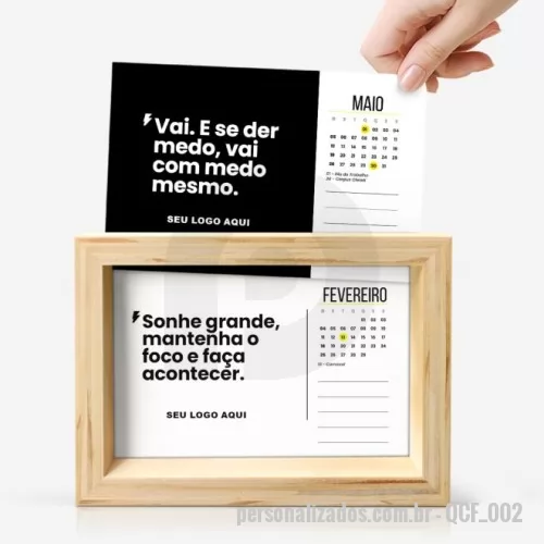 Calendário de mesa personalizado - Opção de brinde super diferente. Quadro calendário com 12 frases motivacionais personalizadas. Possui 6 cards, dupla face, 12 frases, uma para cada mês do ano. Cards trocam, alternam. Cada mês uma frase diferente. Frases personalizadas, as suas cores e sua marca.
