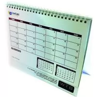Fabricação própria, a partir de 300 unidades pode ser personalizados do seu jeito. Calendário com 12 lâminas impressas em 4x4 cores, base em papelão revestida em couchê impresso em 4 cores e acabamento em wire-o.