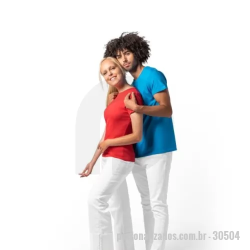 Camiseta personalizada - Camiseta unissex de corte regular em malha 100% algodão (165 g/m2) com fio 30/1 misto. Com gola em ribana 1,5x1,5 com fita de reforço e com costura dupla nas mangas, barra de fundo e laterais. Produto contém certificação ABVTEX . Tamanhos: P, M, G, GG, XGG