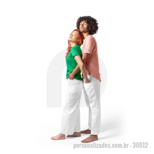 Camiseta personalizada - Camiseta unissex de corte regular em malha 100% polyester fiado (135 g/m2) com fio 30/1 polyester. Com gola em ribana 1,5x1,5 com fita de reforço e com costura dupla nas mangas, barra de fundo e laterais. Produto contém certificação ABVTEX . Tamanhos: P, M, G, GG, XGG