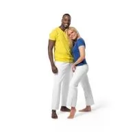 Camiseta unissex de corte regular em malha 100% algodão (135 g/m2) com fio 30/1 misto. Com gola em ribana 1,5x1,5 com fita de reforço e com costura dupla nas mangas, barra de fundo e laterais. Produto contém certificação ABVTEX . Tamanhos: P, M, G, GG, XGG  Caixa exterior (m): 0,190X0,460X0,558 Peso da caixa (Kg.): 8.400 Peso do Produto (g.): 1 Caixa Exterior (Un.): 50 Caixa interior (Un.): 25 NCMS: 61091000 Packing após gravação: Polybag Certificados: ABVTEX País de origem: Brasil