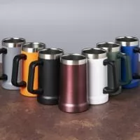 Caneca térmica de inox com pegador plástico, capacidade de 700ml. Material livre de BPA.  Altura :  17,2 cm  Largura :  15 cm