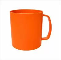 Caneca de chá com capacidade de 440 ml, produzida em polipropileno, com peso aproximado de 54 gramas, altura de 9,1 cm, diâmetro da boca de 8,9 cm e base de 8,1 cm, oferecendo estrutura leve e resistente para uso diário. Possui alça integrada que pro