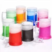 Caneca de chopp gel congelante com capacidade de 450 ml, produzida em poliestireno, com peso aproximado de 310 gramas, altura de 13,8 cm, diâmetro da boca de 8,0 cm e base de 10 cm, desenvolvida com parede dupla contendo gel térmico interno. Esse gel