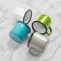 Descrição: Caneca em inox com pintura totalmente esmaltada e capacidade para até 370ml.  Altura :  8 cm  Largura :  11,4 cm  Circunferência :  25,2 cm  Medidas aproximadas para gravação (CxL):  7 cm x 8 cm