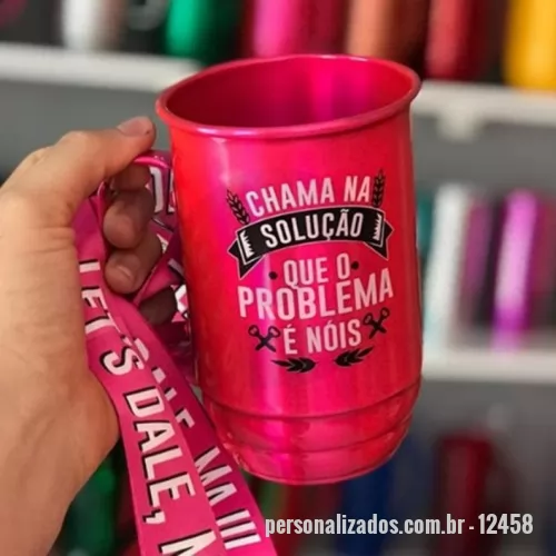 Caneca personalizada - Caneca de alumínio 500 ml com tirante incluso de 1.40 m de comprimento e 25 mm de largura. Tamanho da caneca: 10,5 x 6,3cm. (Tirante e caneca personalizados sem limite de cores)