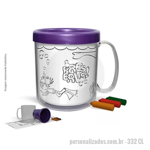 Caneca personalizada - Caneca plástica, atóxica, composta por duas partes encaixáveis, um corpo cristal transparente em Plástico Premium (PS Cristal), um refil colorido em Plástico Premium (PP) e um refil de papel com impressão colorida para colorir,. Acompanha 3 unidades de giz de cera. Capacidade para 300 ml.