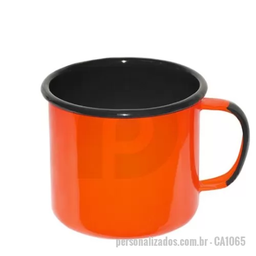Caneca personalizada - Produto em aço revestido interna e externamente com dupla camada de esmalte de alta retenção de calor e durabilidade;  Sua vida útil pode ser prolongada ainda mais, se for utilizado utensílios de plástico, madeira ou silicone; Possui diversos benefícios e é indicado para quem busca uma vida mais saudável; Produto atóxico, ou seja, não há contaminação dos alimentos por resíduos metálicos; Máxima inibição a proliferação de germes e bactérias no preparo dos alimentos, por apresentar baixíssima porosidade; Preserva o sabor dos alimentos; Superfície lisa que permite uma limpeza muito mais prática; Com a alta capacidade de retenção de calor, você mantém sua bebida quente por muito mais tempo; Alça em aço esmaltado; Pode ser levado à máquina de lavar louças; Não pode ir microondas;