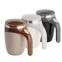 Caneca plástica mixer em aço inox na parte interna com capacidade de até 380ml. Na parte interna possui uma capsula imantada facilitando a remoção para limpeza da caneca. Ideal para junções de bebidas em pó. Para a função mixer funcionar é necessário 2 pilhas AAA, acompanha pilha.