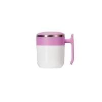 Com capacidade de até 350ml, esta caneca em inox conta com revestimento externo, alça e tampa de encaixe em plástico, além de base emborrachada antiderrapante para maior estabilidade. Seu design moderno combina o brilho interno metálico com acabament