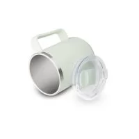 Caneca produzida em plástico PP, com interior em aço inox e capacidade para até 450ml. Possui tampa transparente equipada com anel de vedação e trava de segurança no bocal, oferecendo mais controle durante o consumo e ajudando a reduzir respingos em 