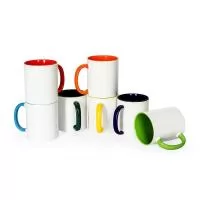 Caneca produzida em cerâmica branca, com capacidade de 330ml e superfície apropriada para personalização por sublimação. O acabamento liso oferece uma área ampla para aplicação de logotipos, ilustrações, fotografias, frases ou identidades visuais, pe