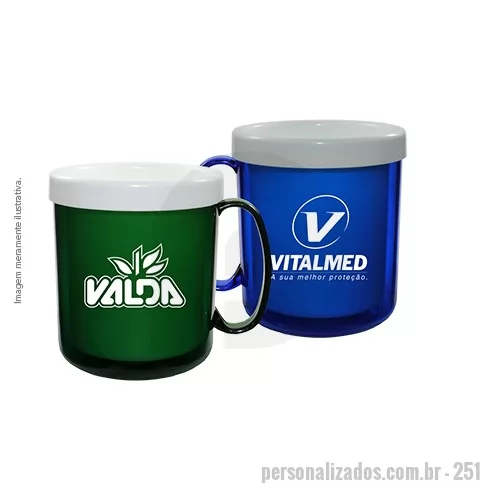 Caneca plástica personalizada - Capacidade para 300 ml. Caneca plástica injetada, atóxica, formada com corpo cristal colorido feito em Plástico Premium (PS) e refil na cor branco feito em Plástico Premium (PP). Dupla parede que conserva por mais tempo a temperatura e tem capacidade para 300 ml.