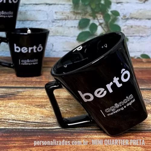 Caneca porcelana personalizada - Caneca em porcelana preta, modelo Mini Quartier, 220 ml.